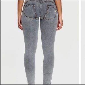 NWOT Wr Up Freddy Jegging!